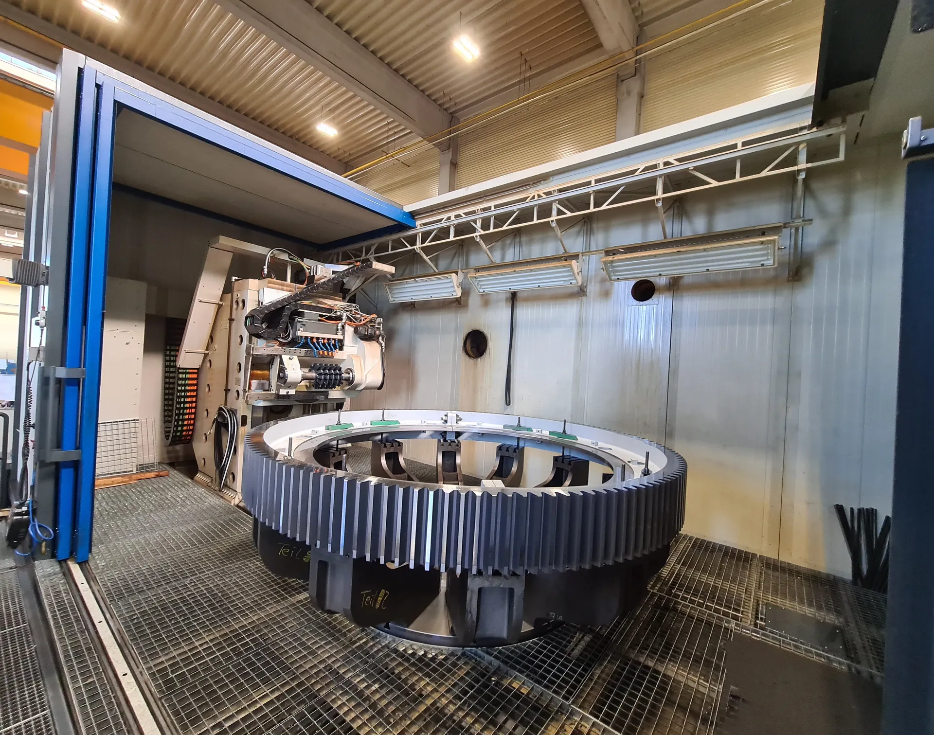 Zahnradfräsmaschine HF 4000